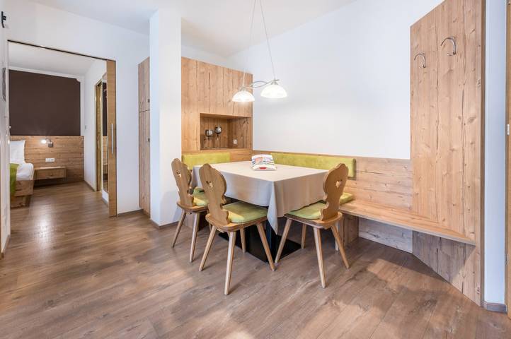 Ganze Wohnung, Ferienwohnung "Haus zur Vogelweide App 1" mit Bergblick, Terrasse und Wlan in Villgratner Berge, Toblach