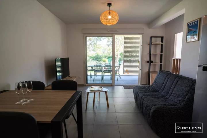 Gîte pour 6 personnes, avec jardin dans Plage de la Farinette - 2