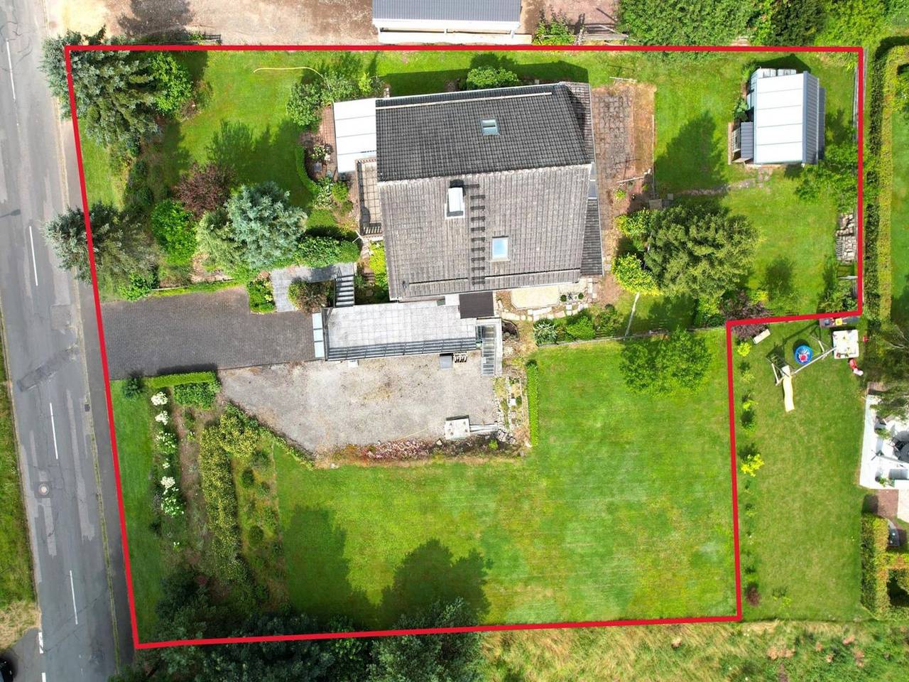 Freistehende Villa mit umliegendem Garten in Hallschlag, Rureifel (Nordrhein-westfalen)