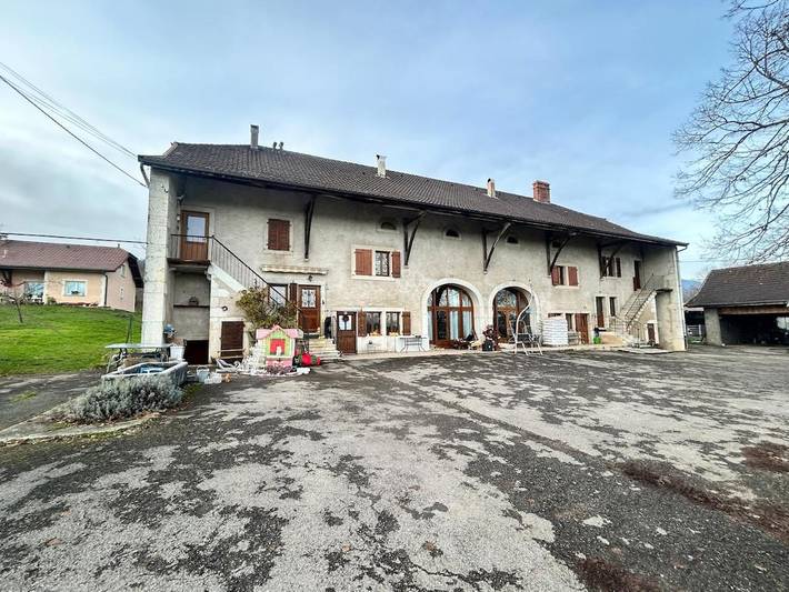 Gîte pour 2 personnes, avec Vue à Thoiry (Ain)