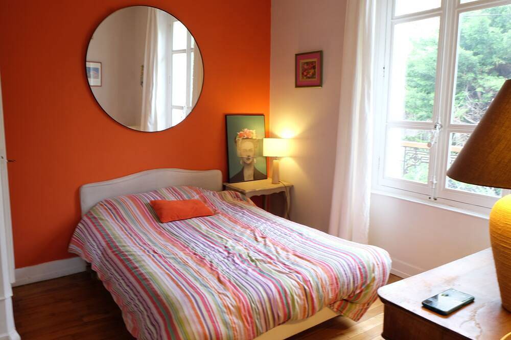 Rent house 4 bedrooms - sleeps 8 + view and swimming pool - 10mn from Lyon in Écully, Rhône