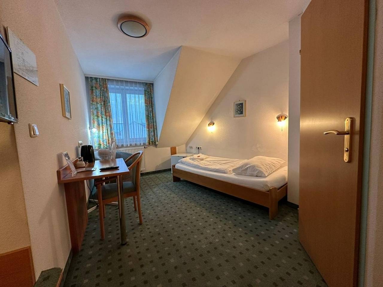 Mariazellerhof Room 205 in St. Pölten, Mostviertel Region