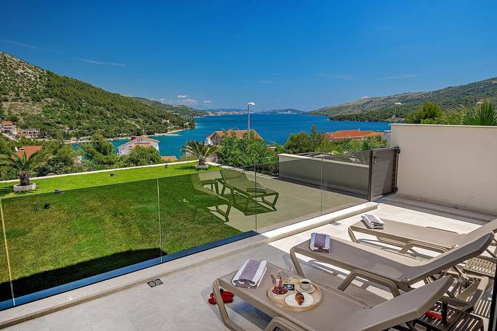 Villa pour 8 personnes, avec jardin ainsi que sauna et balcon à Marina