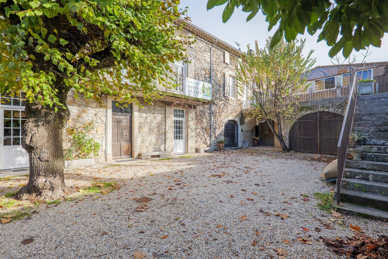 Apartamento “Gîte Vincent” con vistas a la montaña, piscina privada y Wi-Fi in Vallon-Pont-d'Arc, Gorges de l’Ardèche