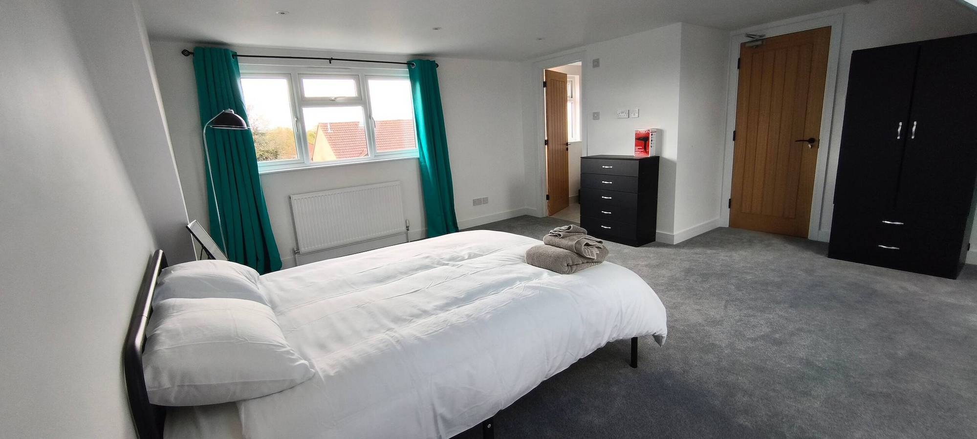 Grande chambre double avec salle de bains privative dans une belle maison neuve in Chelmsford, Essex