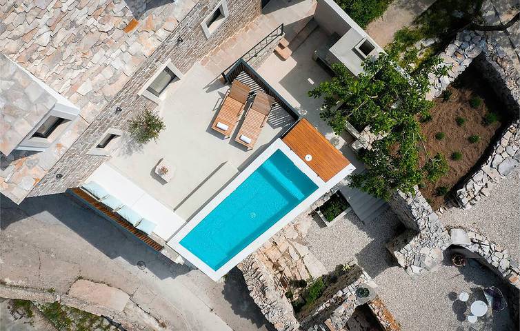 Geräumige 2-Zimmer-Wohnung mit Pool, Terrasse und WLAN in Brac