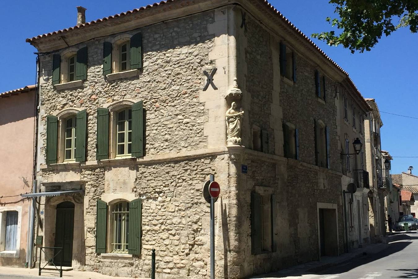 Holiday Home 'La Maison Des Bouissonne' with Wi-Fi in Maillane, Arles region