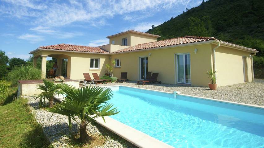Villa pour 6 personnes, avec terrasse ainsi que jardin et piscine dans les Parc national des Cévennes