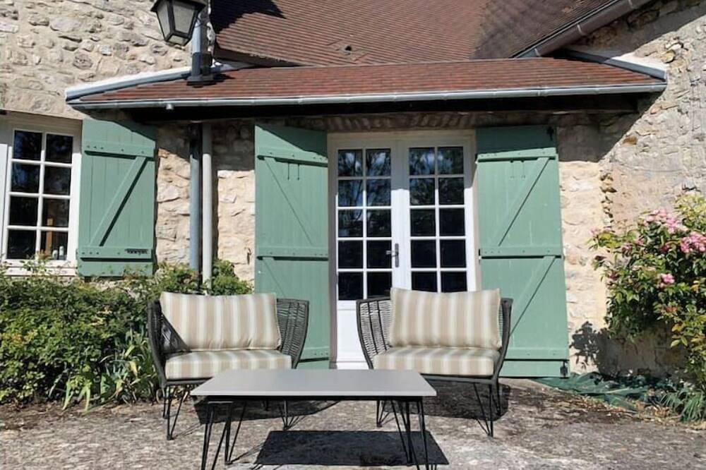 Maison de Campagne Chaleureuse Avec Piscine in Beynes, Yvelines