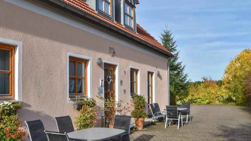 Ferienhaus für 17 Personen, mit Sauna und Garten