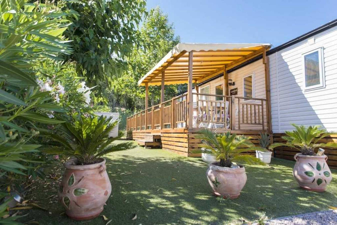 Zecamping 4 étoiles animé piscine animaux acceptés locatif clim 28m2 in Fréjus, Côte méditerranéenne (France)