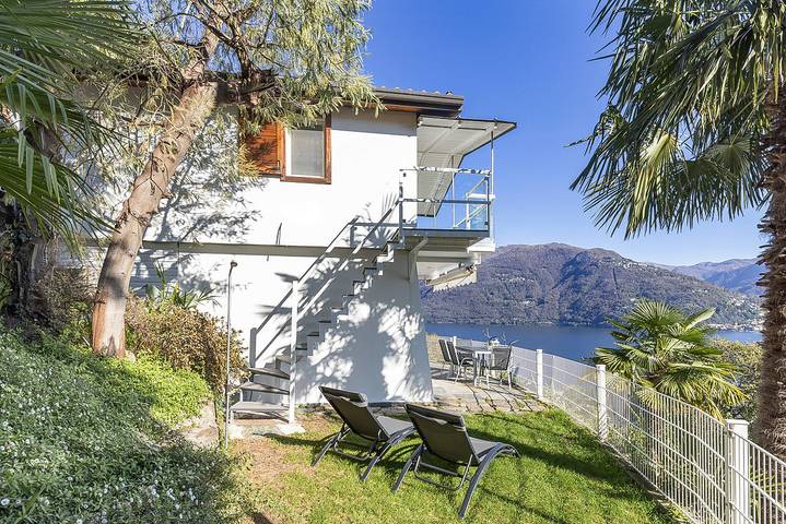 Casa vacanza per 7 persone con giardino in Carmine Inferiore, Comune di Cannobio