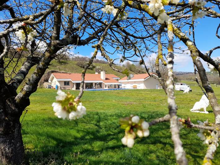 Gîte pour 2 personnes, avec jardin et piscine