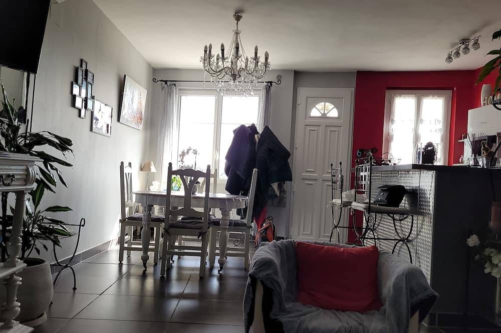 Charming house in Pierrevert, Regionaler Naturpark Luberon