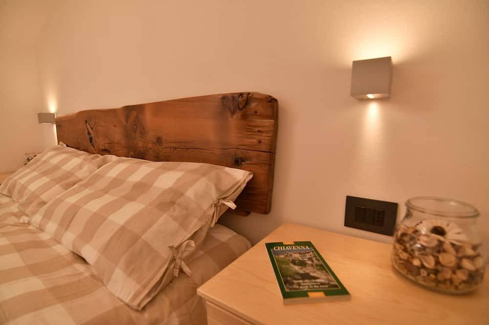 Ganze Wohnung, Design-Wohnung in einem alten Gebäude im Zentrum von Chiavenna in Kleven, Bernina-Alpen