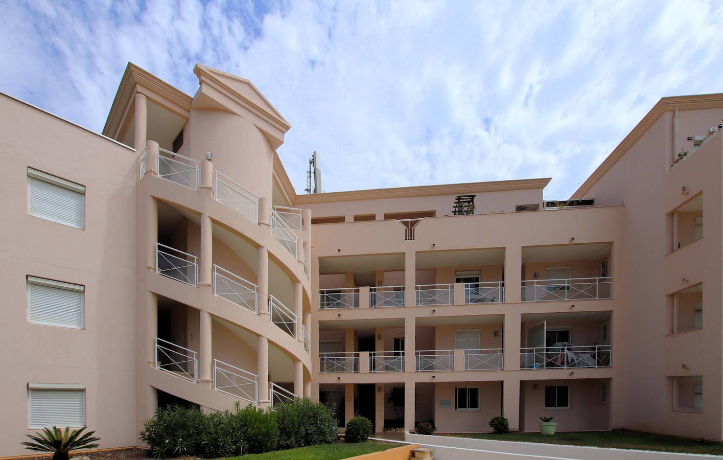 Ganze Ferienwohnung, Ferienwohnung mit Meerblick, Pool und Terrasse, in der Nähe der Plage du Château in Théoule-sur-Mer, Massif de l'Esterel