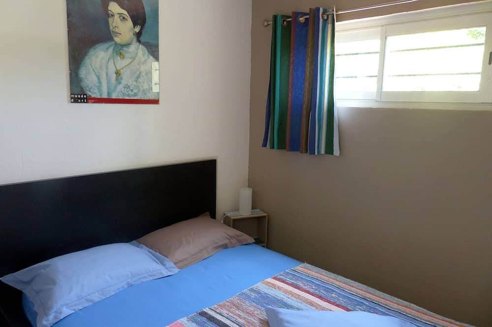 Appartement entier, Studio ,2 pers, pleine nature avec jardin,terrasse et accès direct à la piscine. in Céret, Côte méditerranéenne (France)