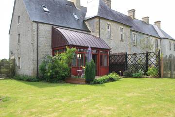 Gîte pour 4 personnes, avec jardin et terrasse à Sainte-Mère-Église