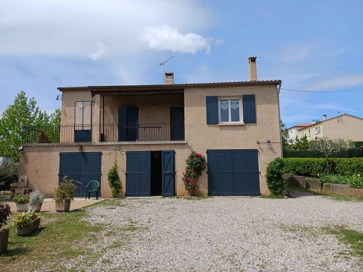 Gîte pour 6 personnes, avec balcon et jardin