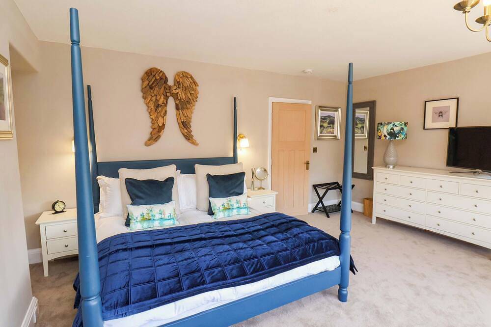 16 High Street, pet friendly, luxury holiday cottage in Scalby in Scarborough, North York Moors National Park