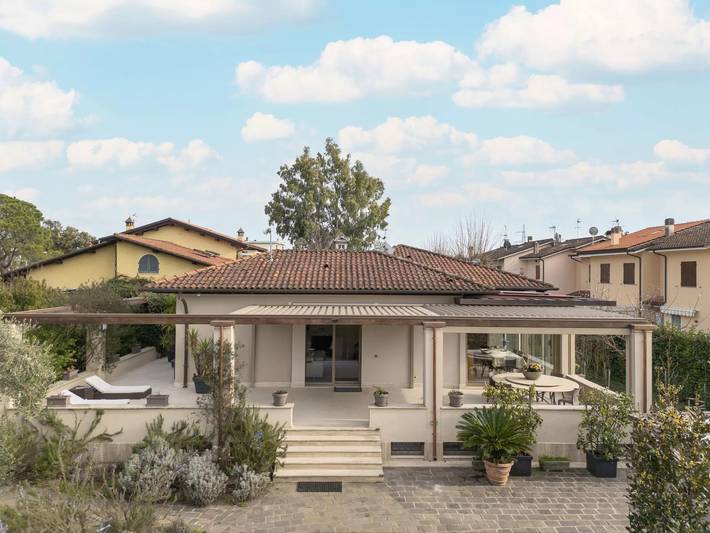 Villa voor 6 personen, met tuin en zwembad in Forte dei Marmi