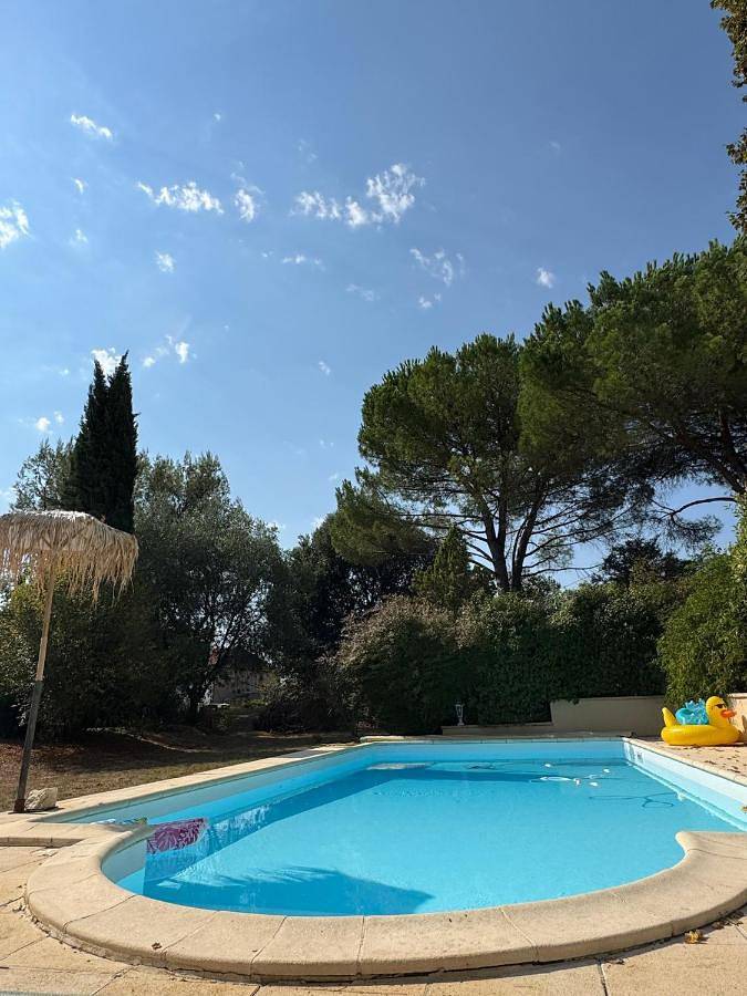 Location de vacances pour 8 personnes, avec Terrasse ainsi que Jardin et Piscine à Puymiclan