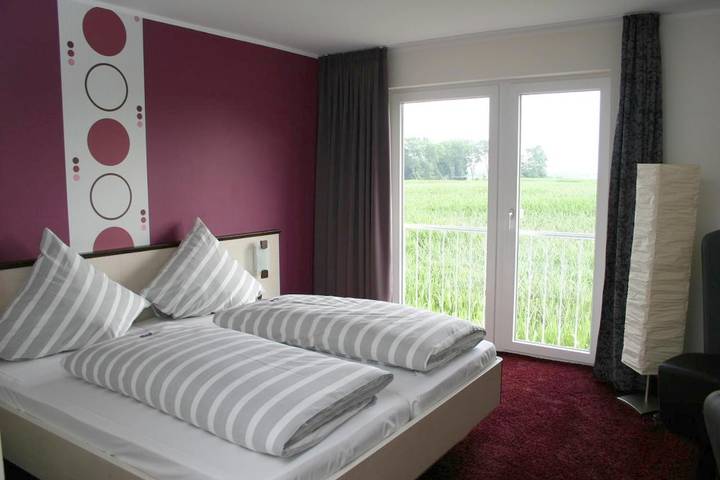 Hotel für 3 Personen, mit Terrasse und Garten sowie Ausblick in Breiholz - 3