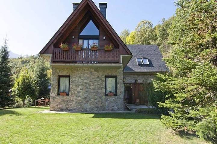 Maison de vacances pour 8 personnes, avec jardin ainsi que balcon et sauna à Vielha e Mijaran