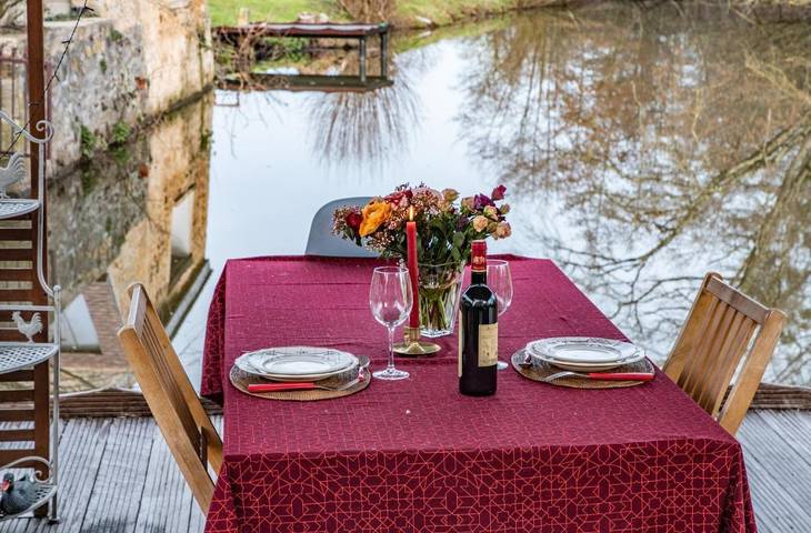 Maison d’hôte pour 2 personnes, avec Terrasse ainsi que Jardin et Vue sur le lac dans Saint-Amand-Montrond - 2