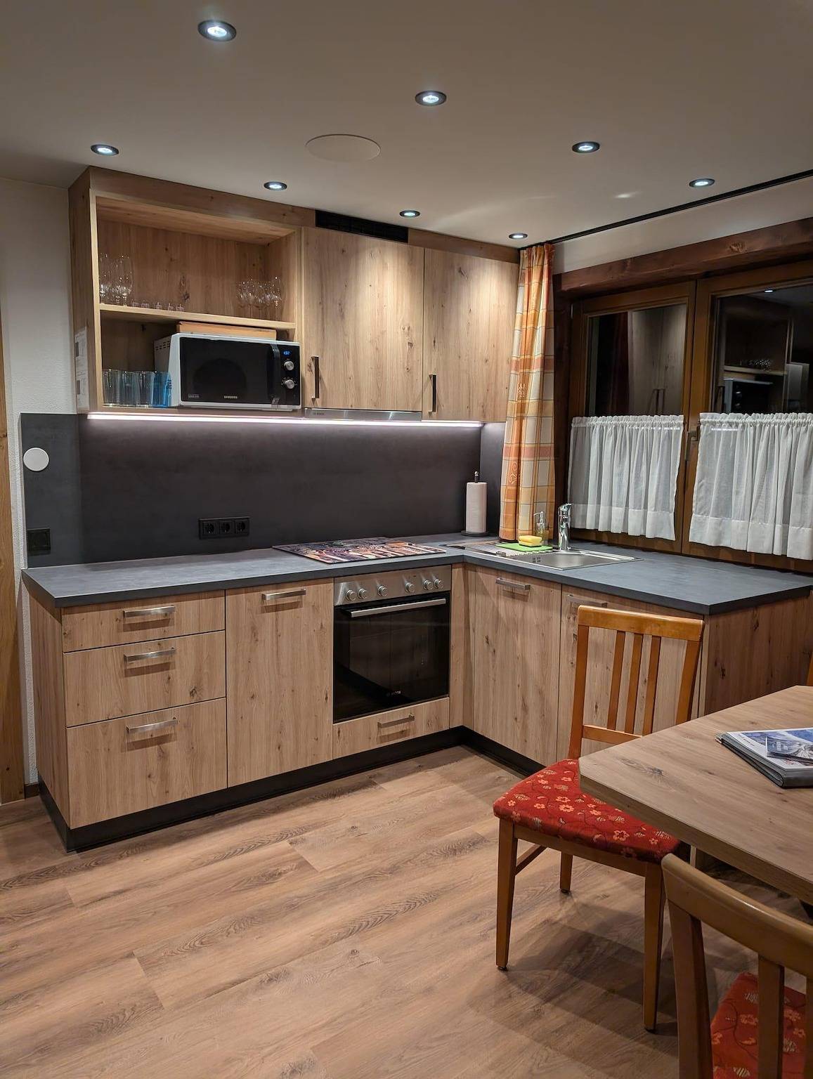 Geheel vakantieappartement, App. "Tobias" 1 Schlafraum, 3-4 Personen in Hintertux, Tux