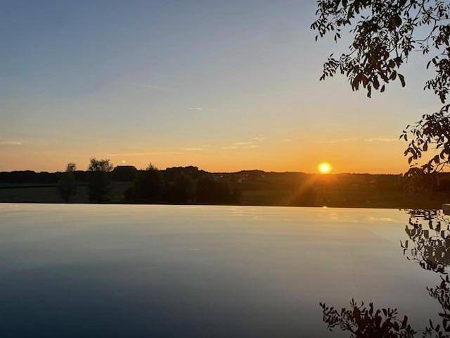 Location de vacances pour 2 personnes, avec Jacuzzi et Terrasse ainsi que Jardin et Piscine à Zonnebeke - 2