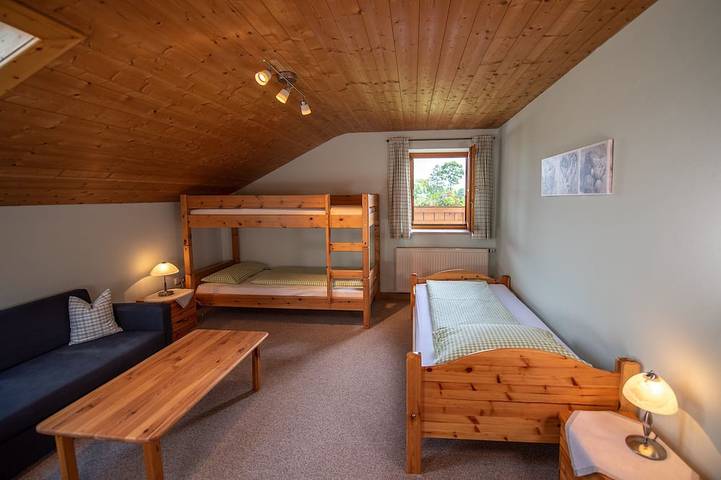 Ganze Wohnung, Ferienwohnung Nr. 3 mit Balkon, 65 qm in Seeon, Seebruck