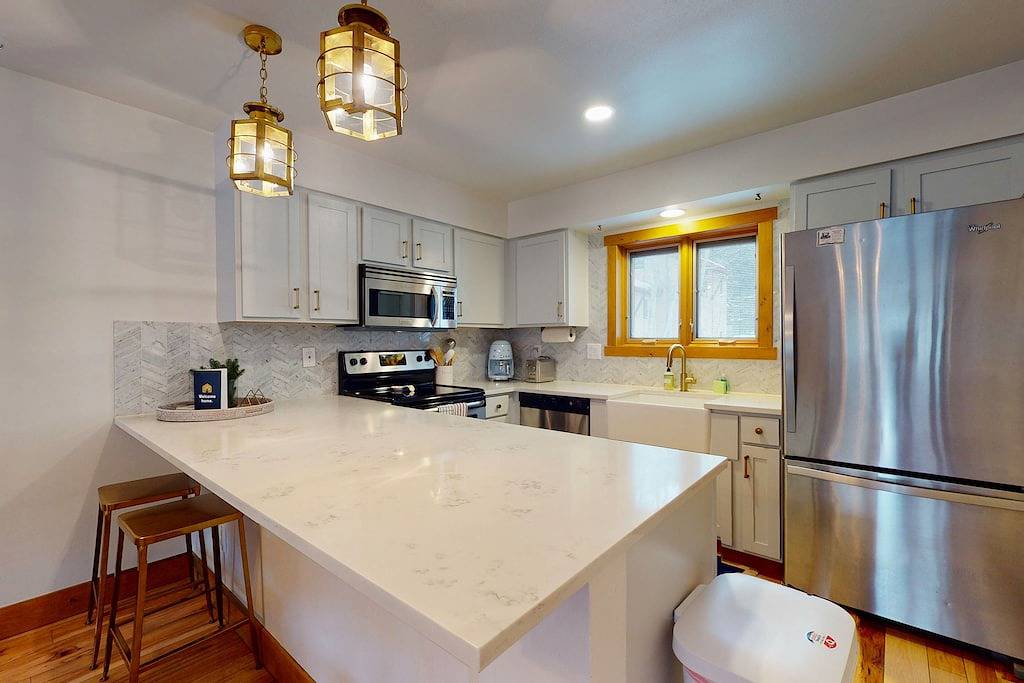 Ganze Wohnung, Chic Mountain View Condo w / Luxus endet - in der Nähe von Skifahren, auf Buslinie! in Eagle-Vail, Beaver Creek