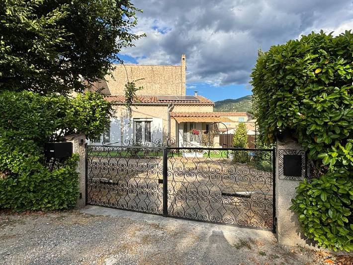 Maison d’hôte pour 2 personnes, avec vue ainsi que terrasse et jardin, animaux acceptés à Digne-les-Bains