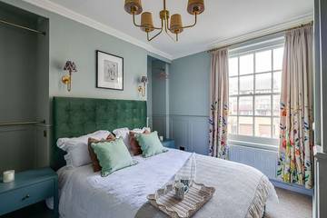 Holiday Rental for 10 People in Chester, Cheshire, Photo 2