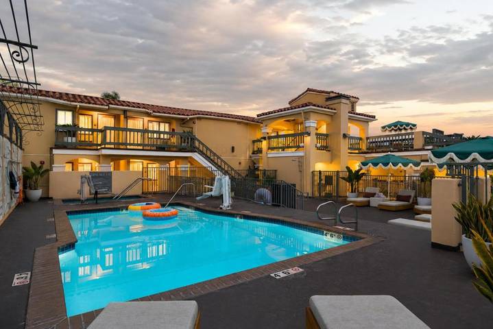 Hotel para 4 personas, con jacuzzi y piscina, Se admiten mascotas - 1