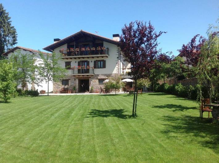 Hotel para 10 personas, con Terraza y Jardín en Guipúzcoa