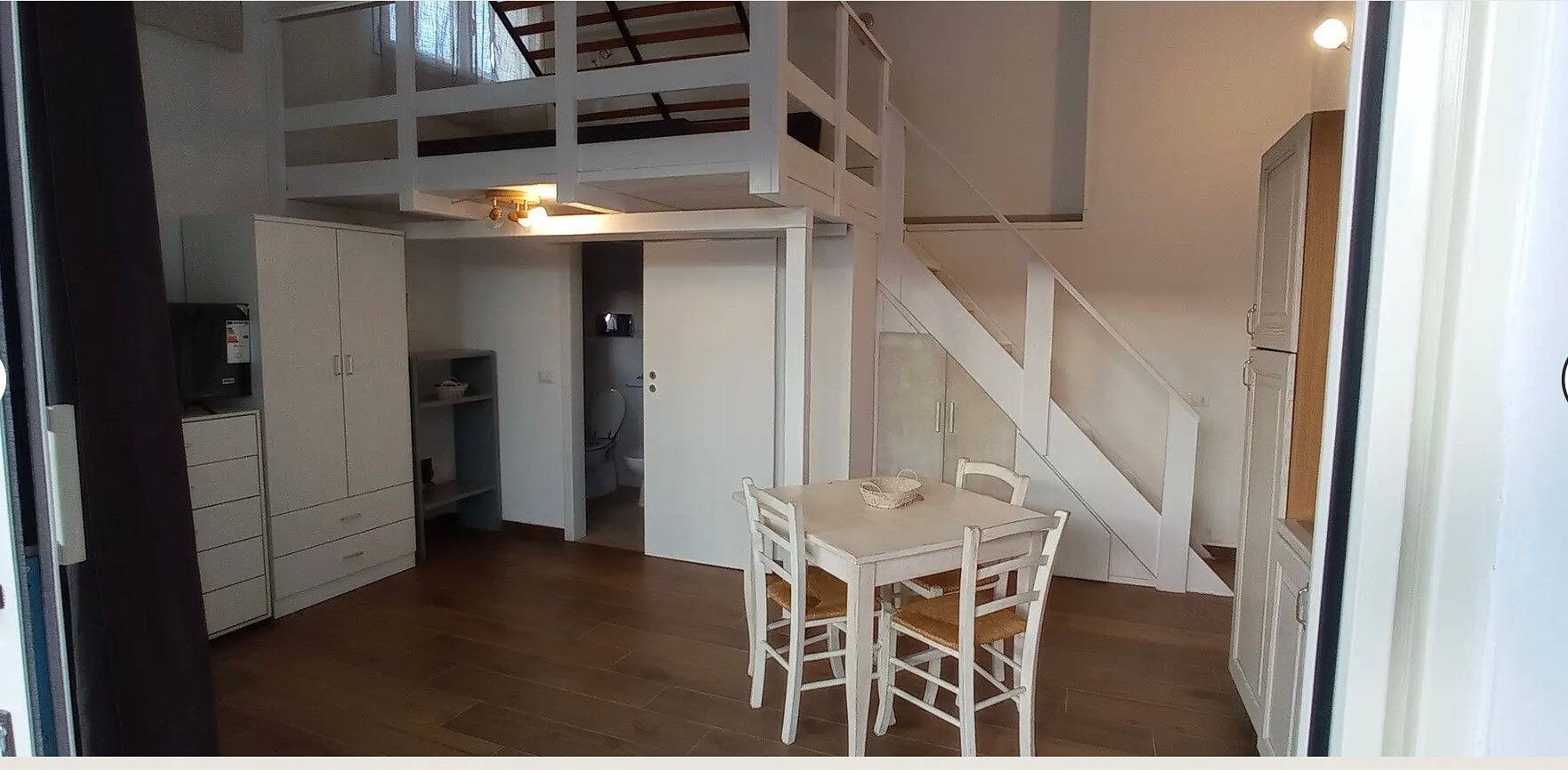 Appartamento intero, Appartamento 'Casa dell'Oleandro' con terrazza privata, Wi-Fi e aria condizionata in Olbia, Costa Smeralda