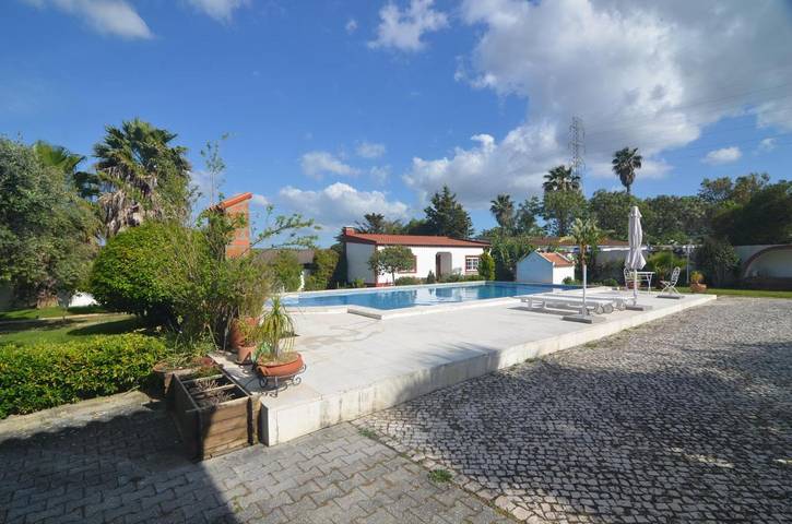 Location de vacances pour 3 personnes, avec vue ainsi que jardin et piscine à Palmela - 2