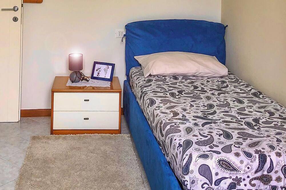 Domus Felix Holiday Home on Lake Garda in San Felice del Benaco, Montagnes autour du lac de Garde