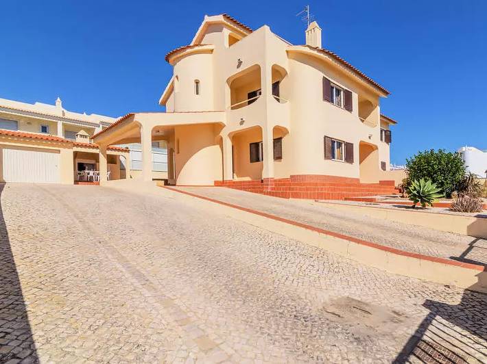 Location de vacances pour 8 personnes, avec balcon et piscine à Guia - 2