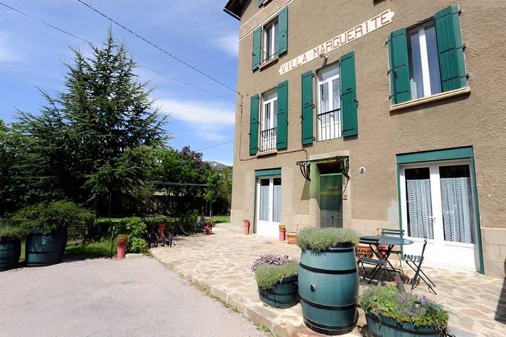 Gîte pour 5 personnes, avec terrasse et jardin