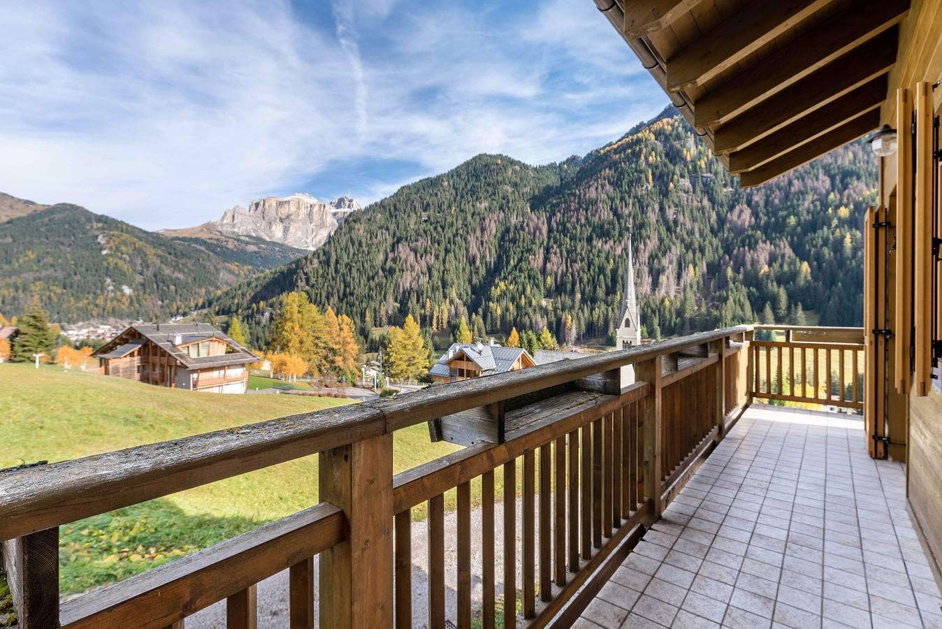 Entire apartment, Apartment "Casa Loretta" with Mountain View, Balconies & Wi-Fi in Alba (Canazei), Canazei