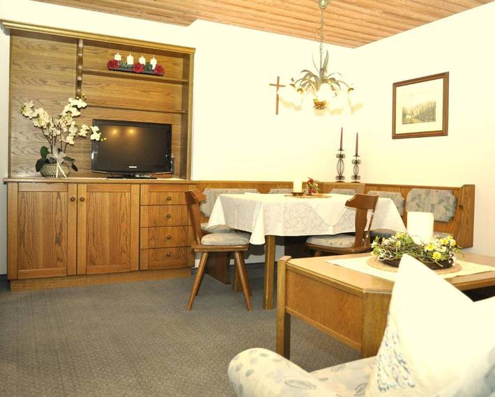 Ferienwohnung für 4 Personen, mit Sauna und Garten sowie Ausblick in Schattwald - 4