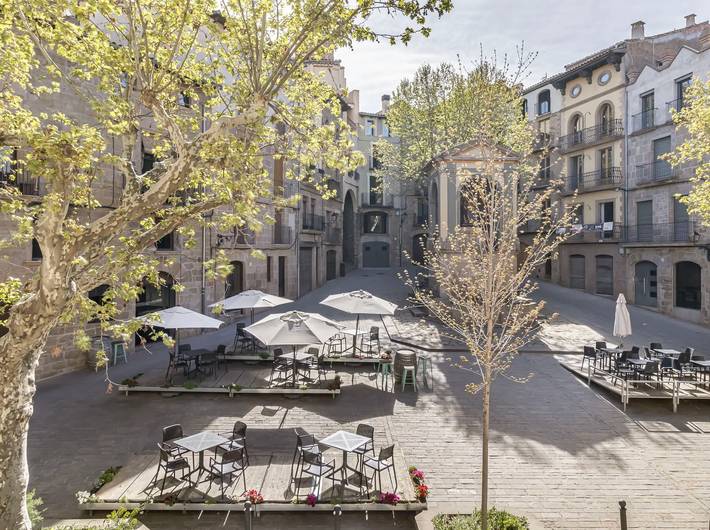 Ganze Wohnung, Ferienwohnung 'Pèndol' mit Balkon, WLAN und Klimaanlage in Solsona, Comarques centrals