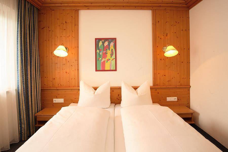 Appartement de vacances entier, App./salon-chambre/2 chambre/douche, Wc in Alpes de Tux, Fügen