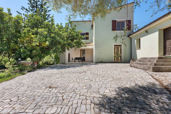 Holiday Home 'The Pearl Of The Sea' with Mountain View, Private Garden and Wi-Fi in Olbia, Gallura