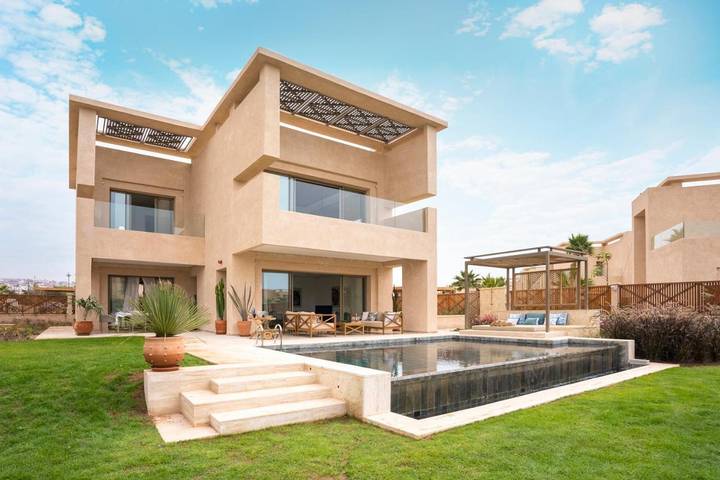 Villa pour 6 personnes, avec vue et jardin ainsi que piscine et terrasse, animaux acceptés