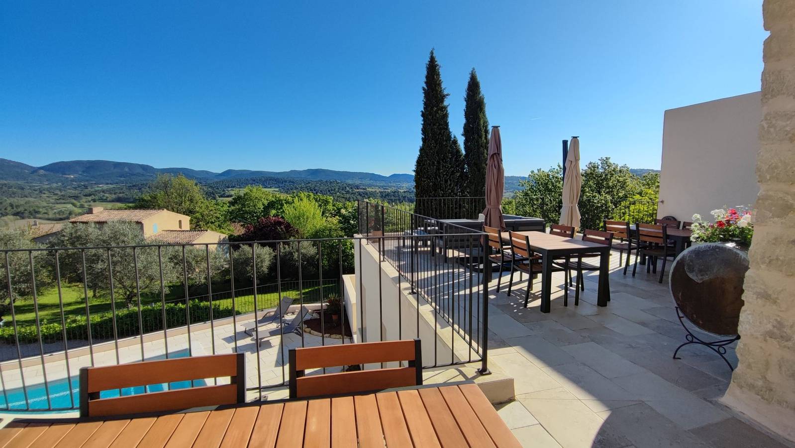 Les Terrasses d'Antonin - Chambre d'hôtes et gîte - Chambre "Regarde-moi-venir" in Grambois, Parc naturel régional du Luberon