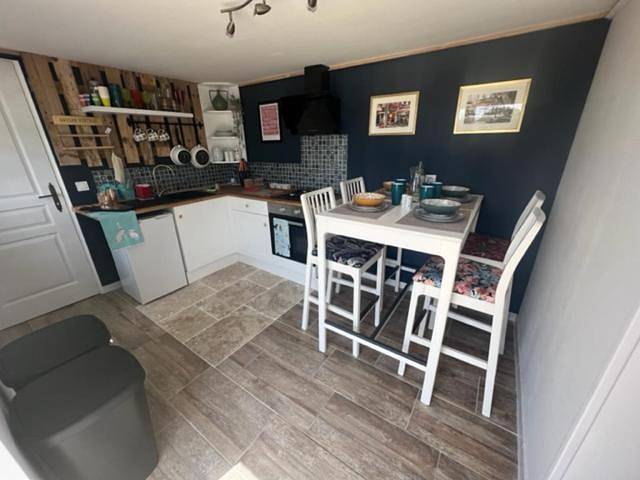 Location de vacances pour 4 personnes, avec vue ainsi que piscine et jardin à Exideuil - 2